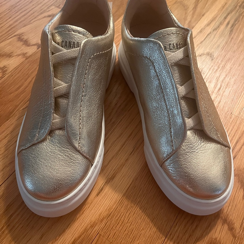 La CANADIENNE Gold Sneakers